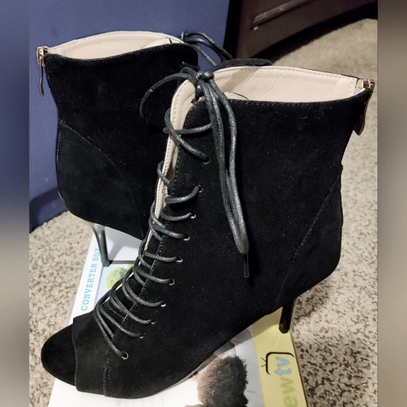 New Never Worn Women Size 7.5 Black Peep Toe Lace Bootie Heels - Picture 3 of 7
